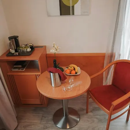 Steakhuesli Hotel- Restaurant מלון שופהיים