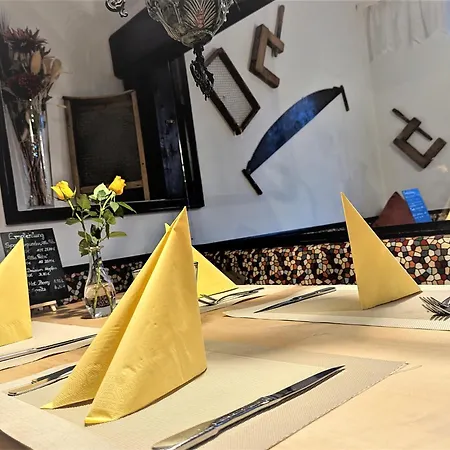 מלון Steakhuesli Hotel- Restaurant *